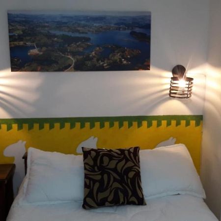 Hostel-Affordable Rooms With Private Bathroom San Juan Guatapé Exteriör bild