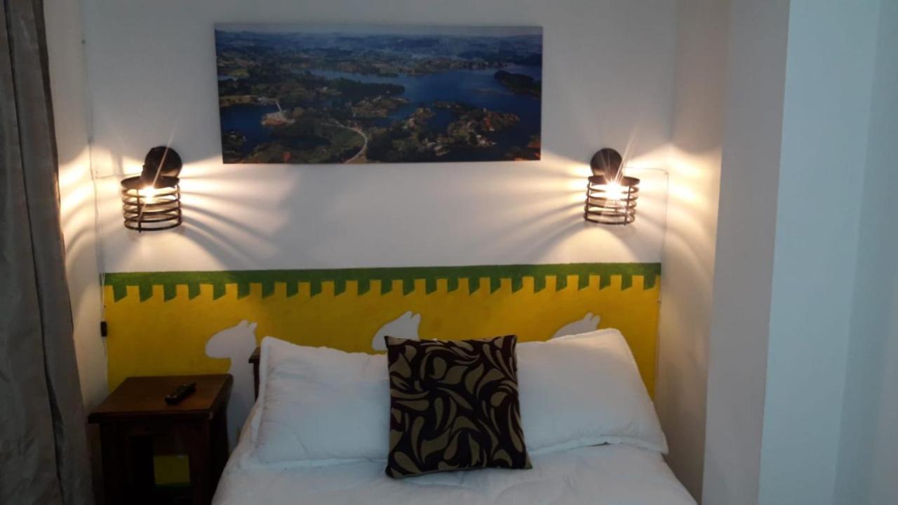 Hostel-Affordable Rooms With Private Bathroom San Juan Guatapé Exteriör bild